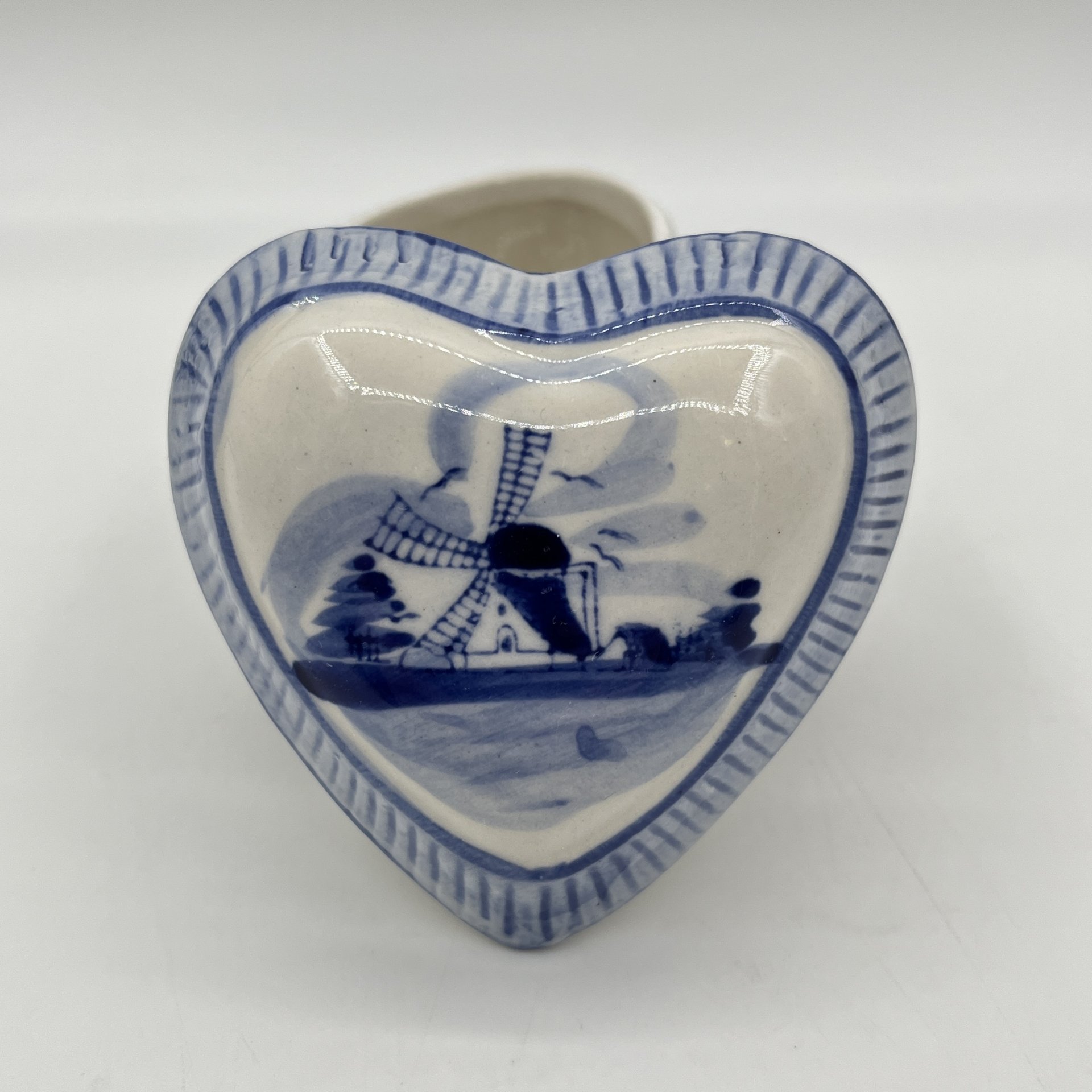 Шкатулка в форме сердца с изображением мельницы, Delfts Blauw