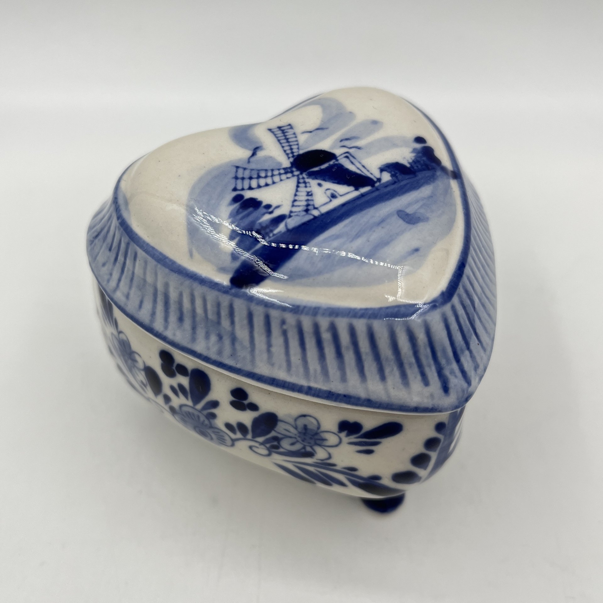 Шкатулка в форме сердца с изображением мельницы, Delfts Blauw