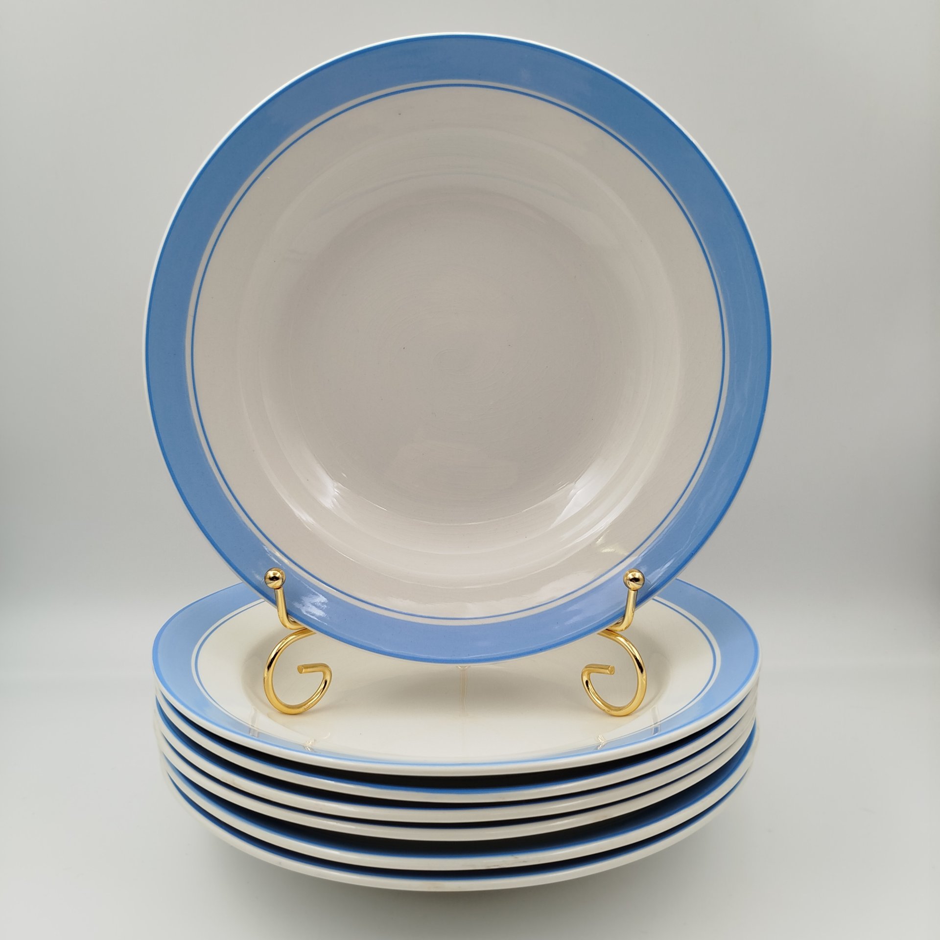 Набор суповых (глубоких) тарелок с голубым кантом на 7 персон, фаянс, Конаковский фаянсовый завод им. М.И. Калинина (ЗиК Конаково), СССР, 1962-1991 гг.