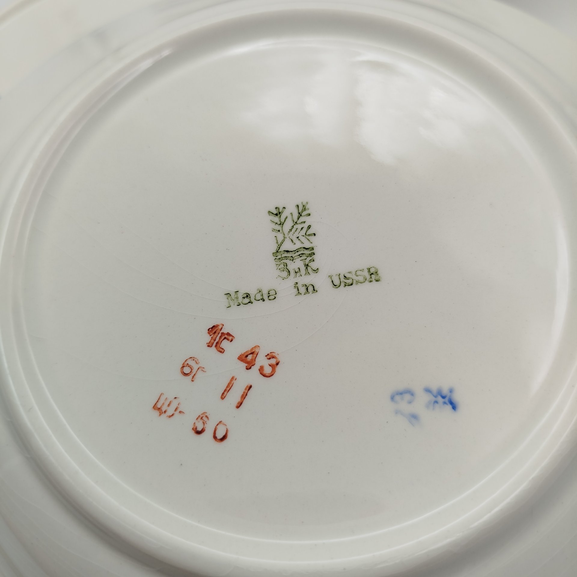 Набор суповых (глубоких) тарелок с голубым кантом на 7 персон, фаянс, Конаковский фаянсовый завод им. М.И. Калинина (ЗиК Конаково), СССР, 1962-1991 гг.