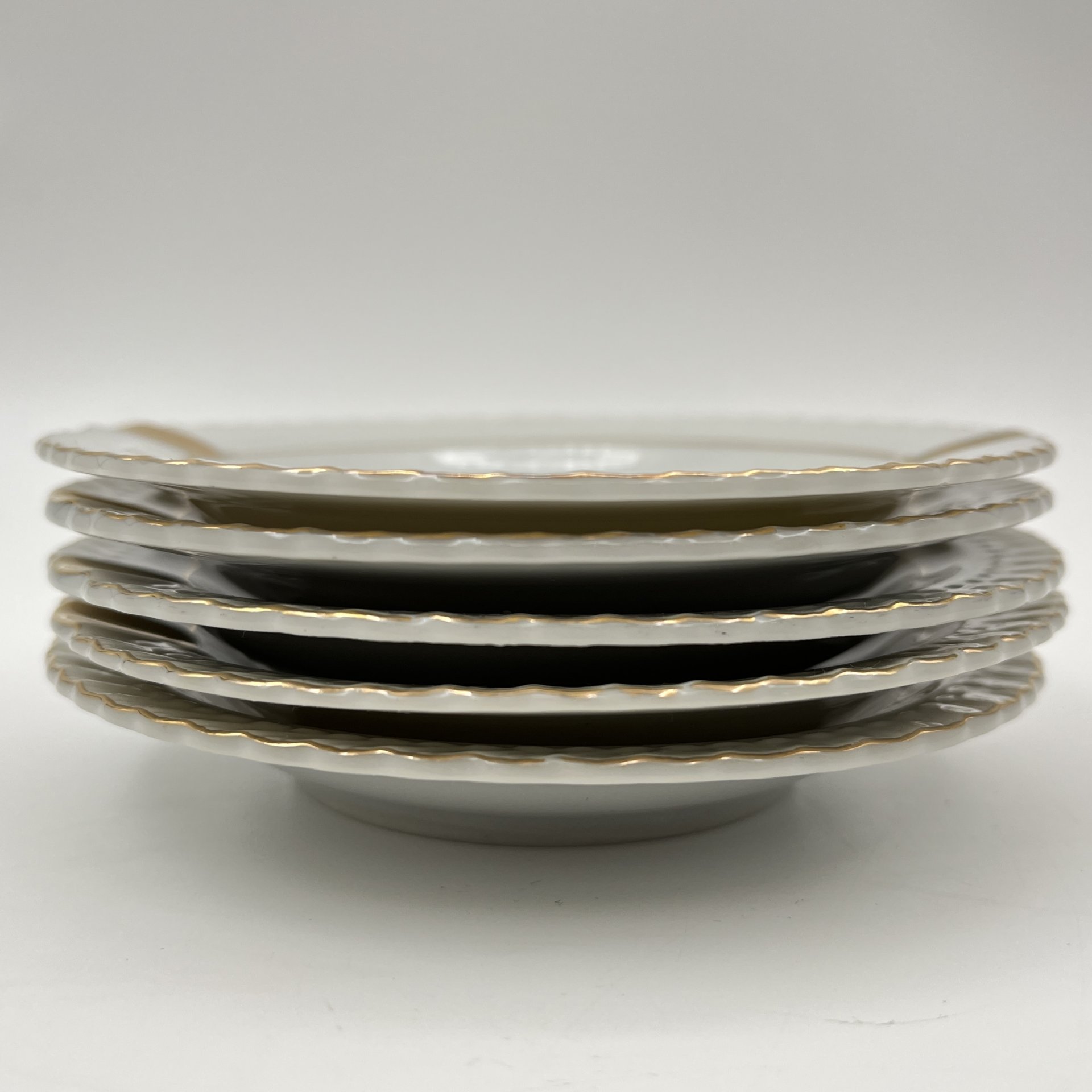 Набор из 5-ти миниатюрных пепельниц, украшенных изображением галантной сцены, фарфор, деколь, золочение, Западная Европа, 1960-1980 гг.