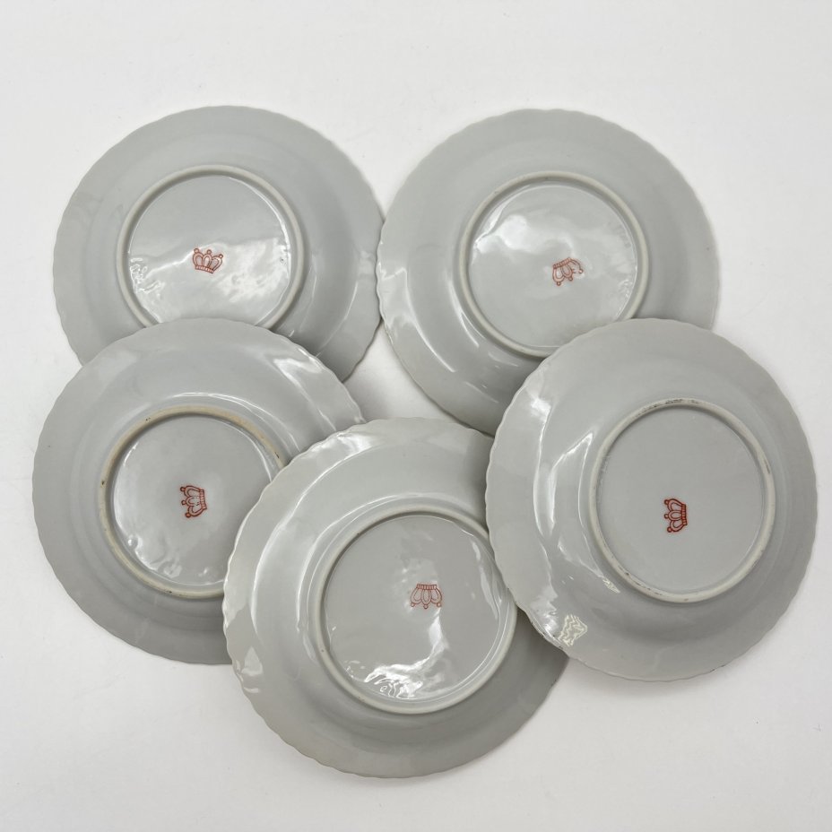 Набор из 5-ти миниатюрных пепельниц, украшенных изображением галантной сцены