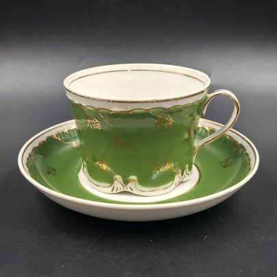 Пара чайная зеленого цвета с декором в виде розочек, фарфор, крытье, золочение, Дмитровский фарфоровый завод (ДФЗ Вербилки), СССР, 1954-1965 гг.