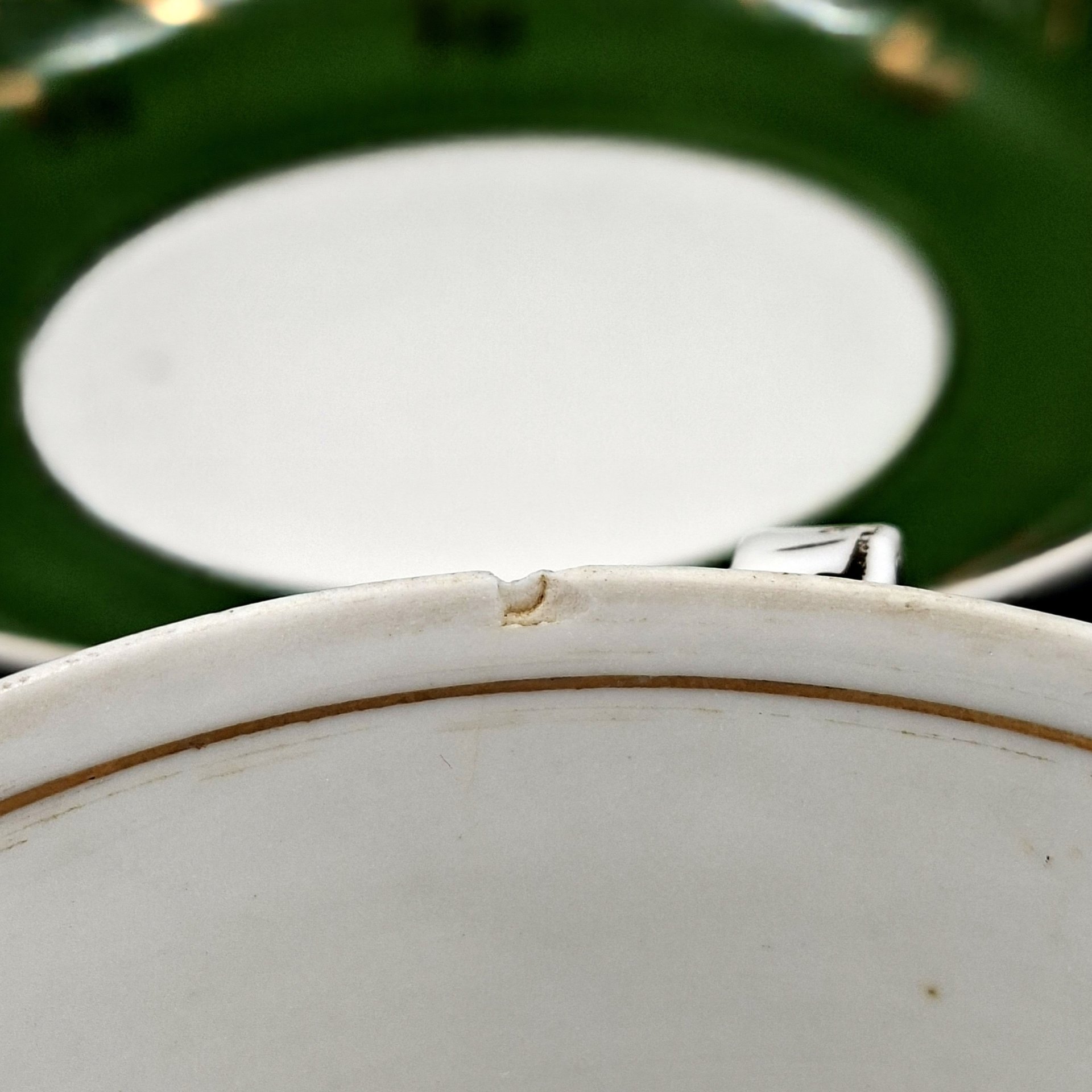 Пара чайная зеленого цвета с декором в виде розочек, фарфор, крытье, золочение, Дмитровский фарфоровый завод (ДФЗ Вербилки), СССР, 1954-1965 гг.