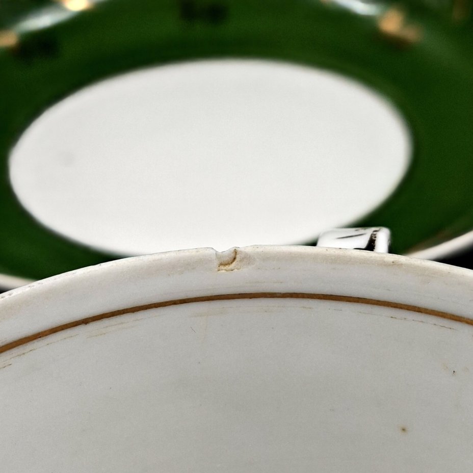 Пара чайная зеленого цвета с декором в виде розочек, фарфор, крытье, золочение, Дмитровский фарфоровый завод (ДФЗ Вербилки), СССР, 1954-1965 гг.