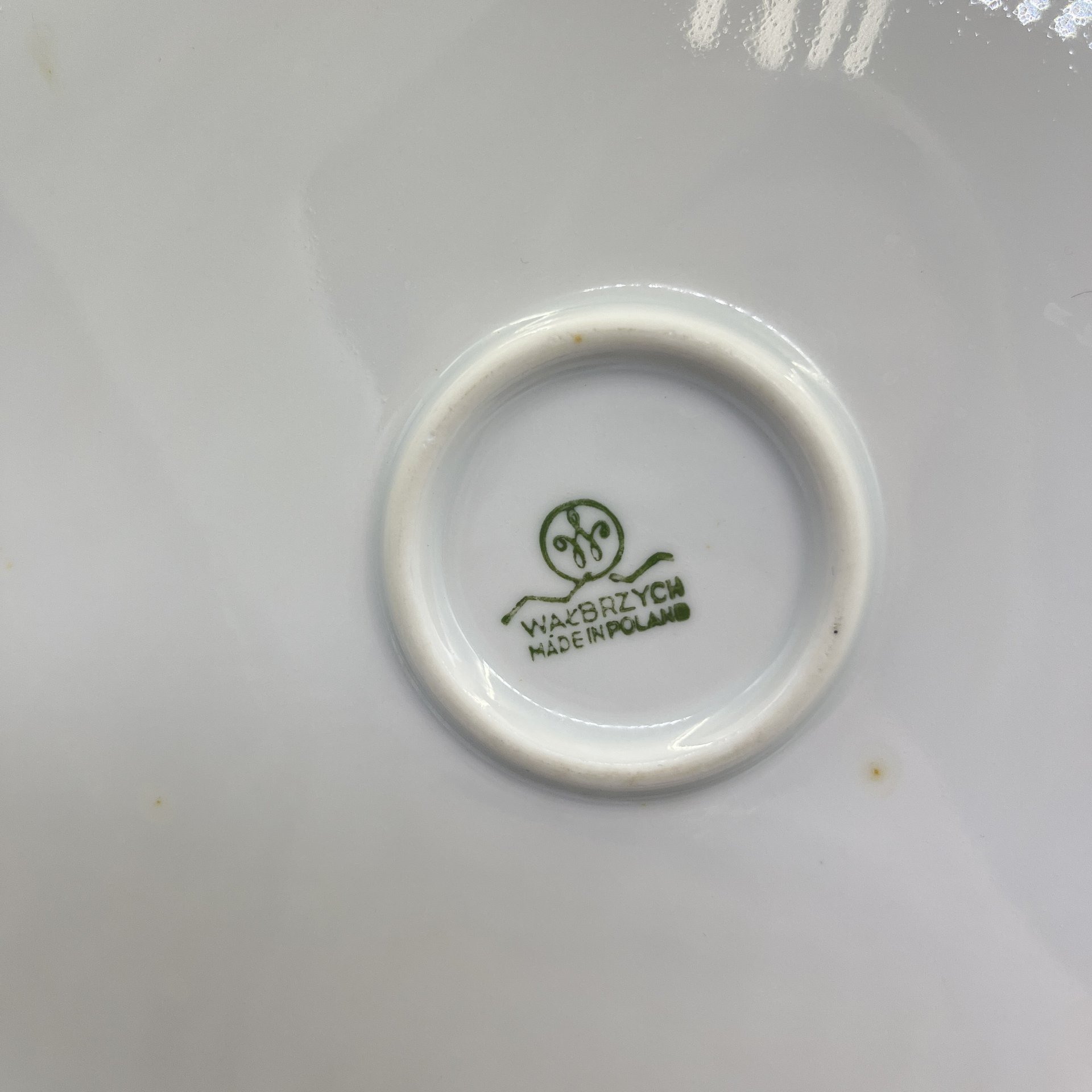 Сервировочное блюдо с растительным декором