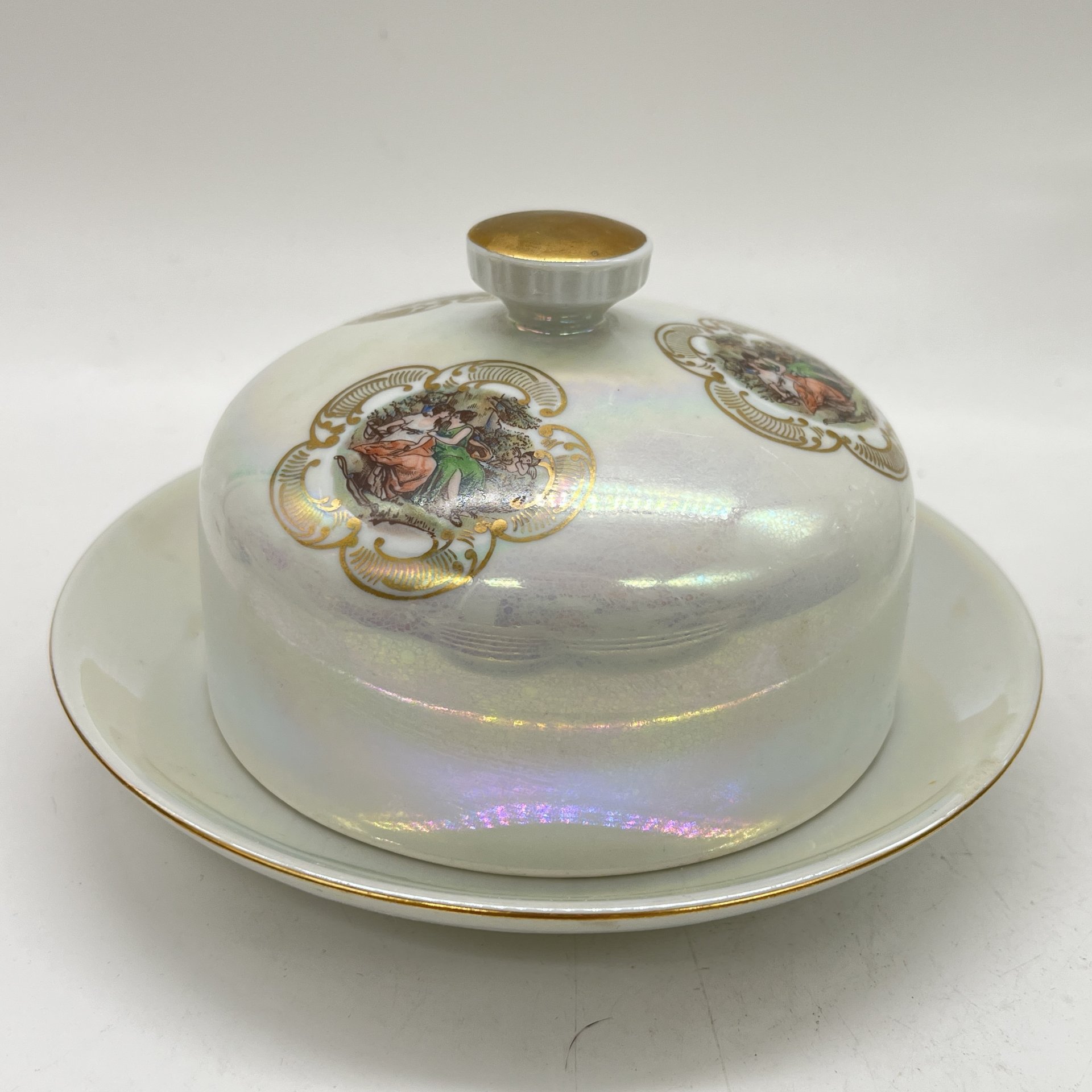 Масленка круглой формы из сервиза "Мадонна", фарфор, люстр, деколь, золочение, Colditz (Кольдиц), ГДР, 1970-1980 гг.