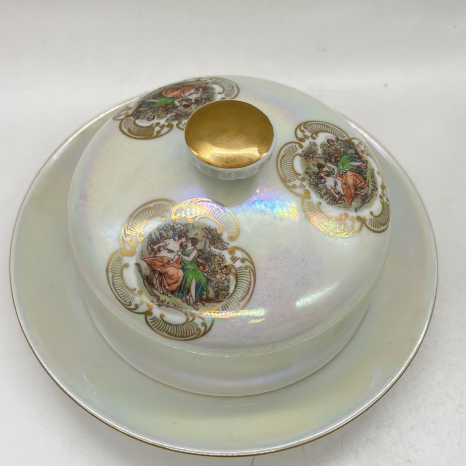 Масленка круглой формы из сервиза "Мадонна", фарфор, люстр, деколь, золочение, Colditz (Кольдиц), ГДР, 1970-1980 гг.