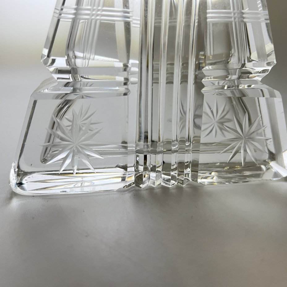 Флакон, украшенный резным декором