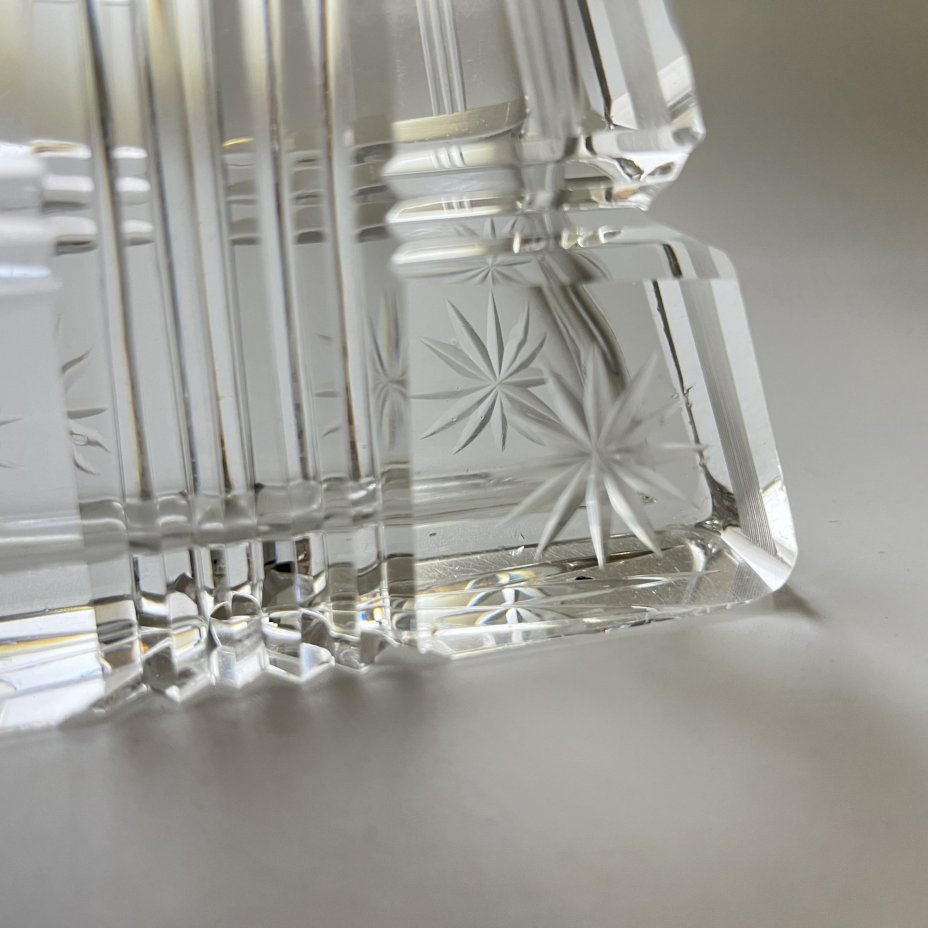 Флакон, украшенный резным декором