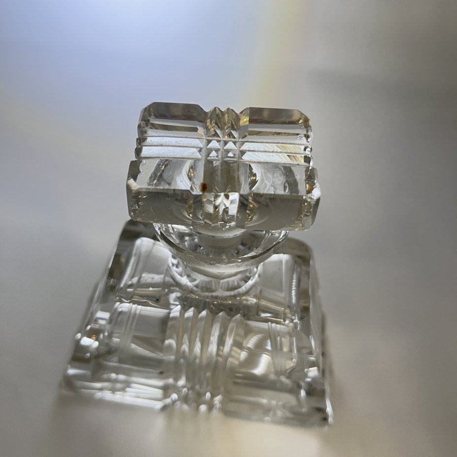 Флакон, украшенный резным декором