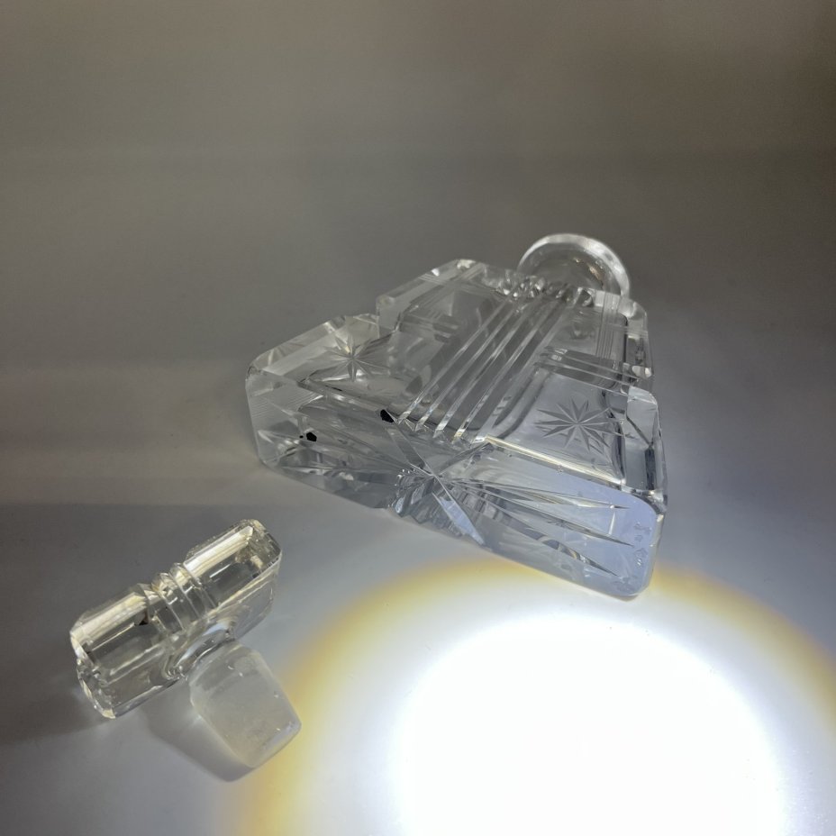 Флакон, украшенный резным декором