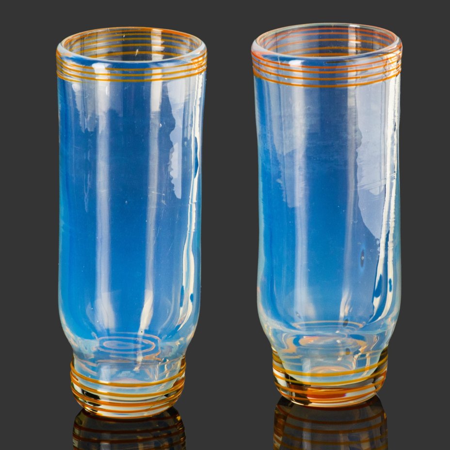 Пара бокалов, цветное стекло, опаловое, гутная техника, Львовская керамико-скульптурная фабрика (ЛКСФ), СССР, 1960-1980 гг.