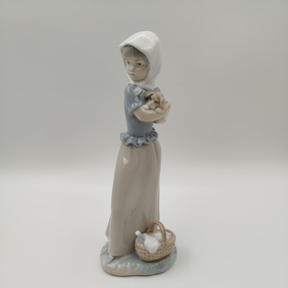Статуэтка "Девочка с щенком", скульптор Francisco Catalá, фарфор, роспись, NAO Porcelain, Испания, 1977-1990 гг.