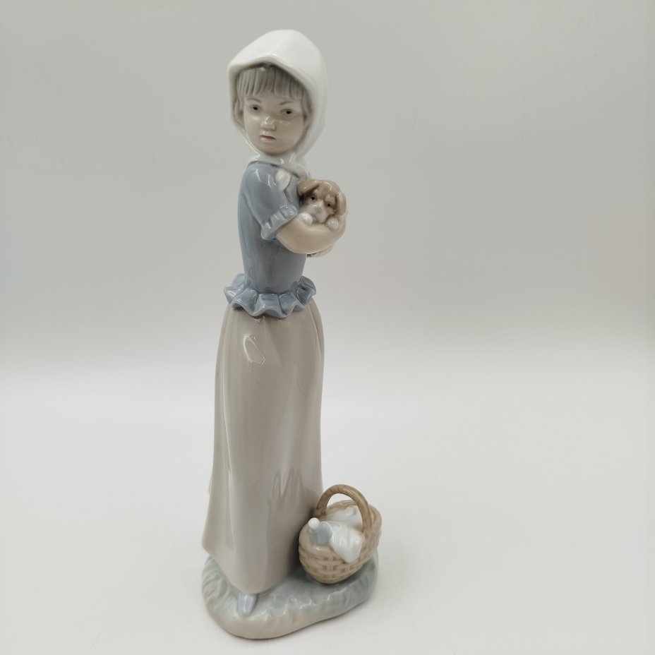 Статуэтка "Девочка с щенком", скульптор Francisco Catalá, фарфор, роспись, NAO Porcelain, Испания, 1977-1990 гг.