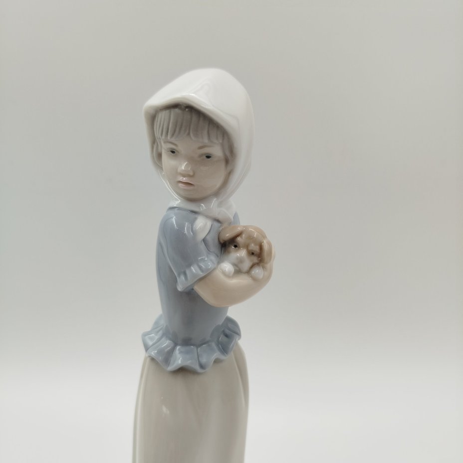 Статуэтка "Девочка с щенком", скульптор Francisco Catalá, фарфор, роспись, NAO Porcelain, Испания, 1977-1990 гг.