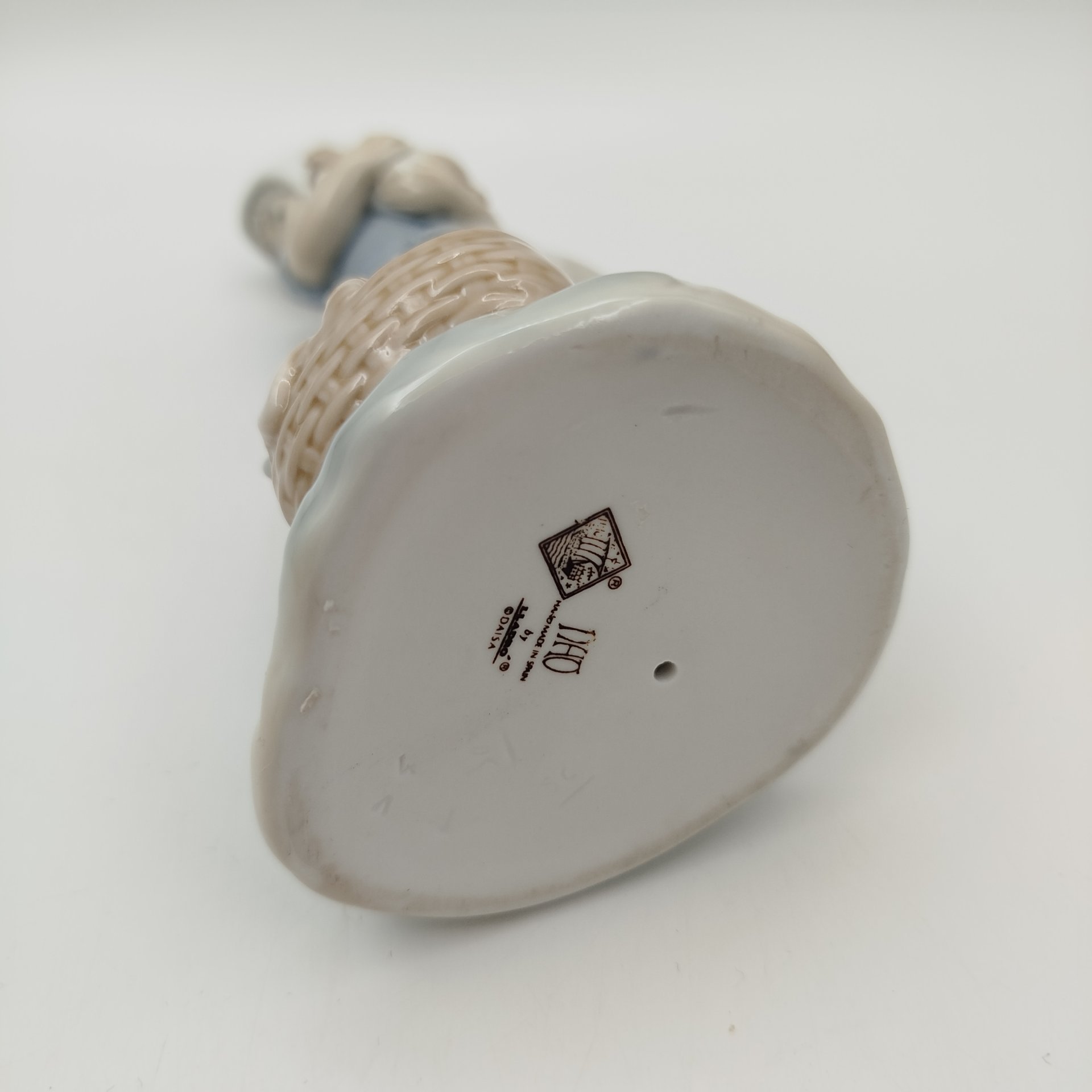 Статуэтка "Девочка с щенком", скульптор Francisco Catalá, фарфор, роспись, NAO Porcelain, Испания, 1977-1990 гг.