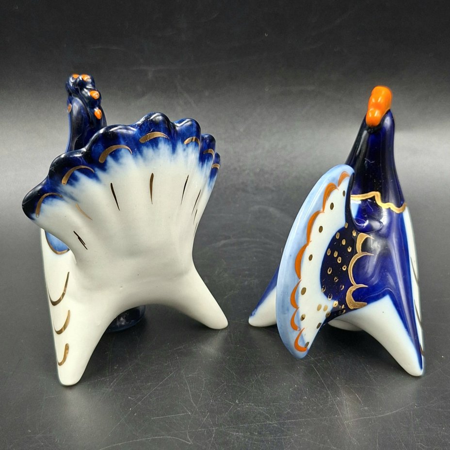 Набор для специй (солонка и перечница) "Петух и индюк", скульптор М.Н. Мох, фарфор, роспись, золочение, Ленинградский фарфоровый завод (ЛФЗ), СССР, 1970-1992 гг.