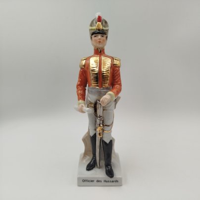 Статуэтка  «Офицер-гусар» ("Officier des Hussards")  из серии "Армия Наполеона", бисквит, роспись, золочение, Западная Европа, 1960-1980 гг.