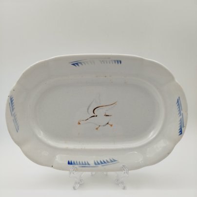 Блюдо сервировочное с изображением гуся, фаянс, деколь по трафарету, Конаковский фаянсовый завод им. М.И. Калинина (ЗиК Конаково), СССР, 1941-1946 гг.