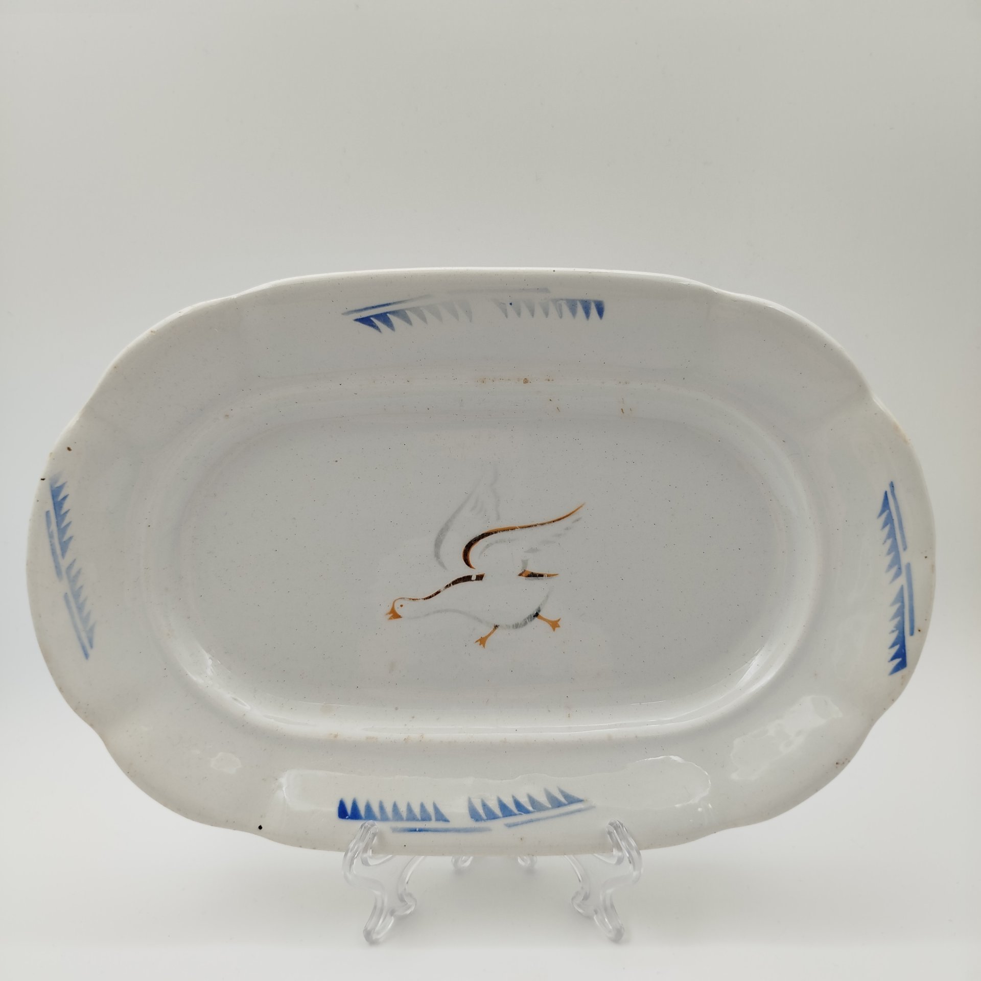 Блюдо сервировочное с изображением гуся, фаянс, деколь по трафарету, Конаковский фаянсовый завод им. М.И. Калинина (ЗиК Конаково), СССР, 1941-1946 гг.