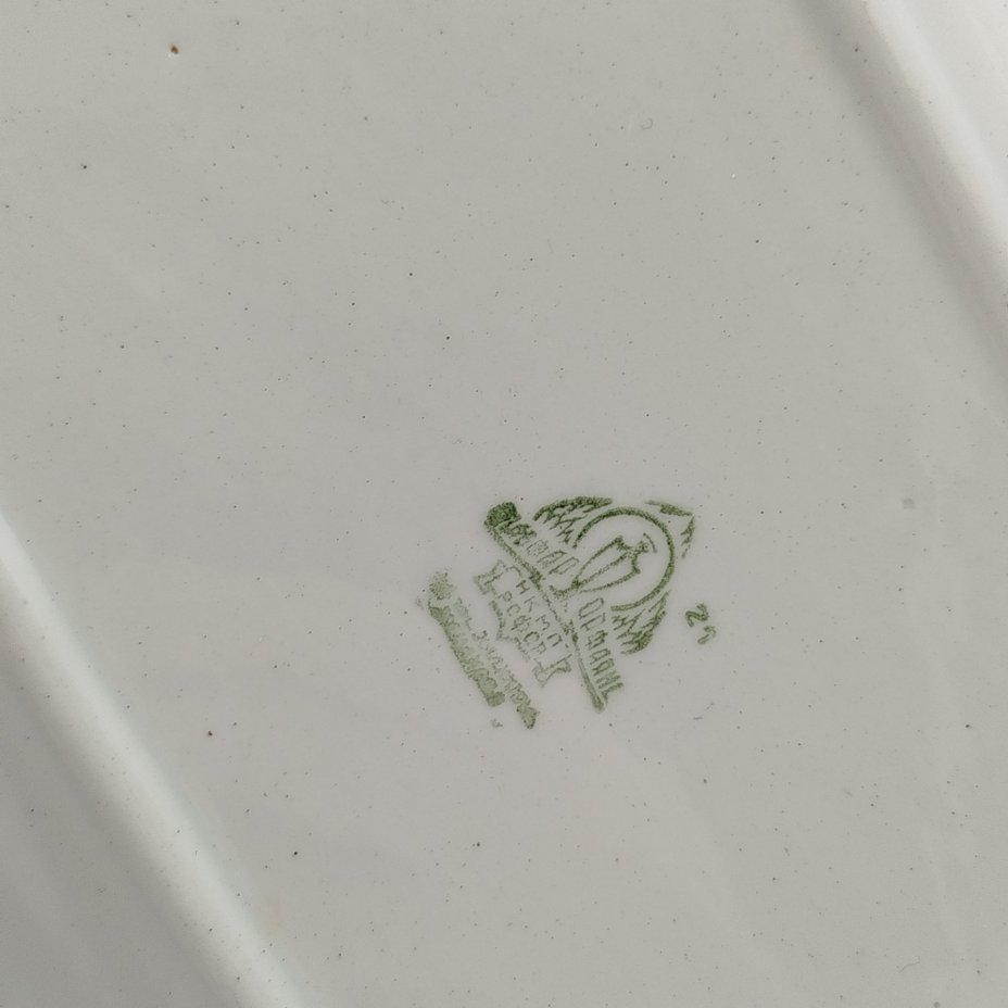 Блюдо сервировочное с изображением гуся, фаянс, деколь по трафарету, Конаковский фаянсовый завод им. М.И. Калинина (ЗиК Конаково), СССР, 1941-1946 гг.