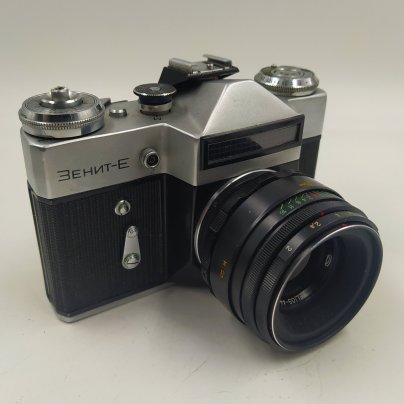 Фотоаппарат "Зенит-Е" с объективом "Гелиос-44-2" в оригинальном кофре, металл, стекло, пластик, кожа, Завод «Зенит», г. Вилейка, СССР, 1974 г., Завод «Зенит»