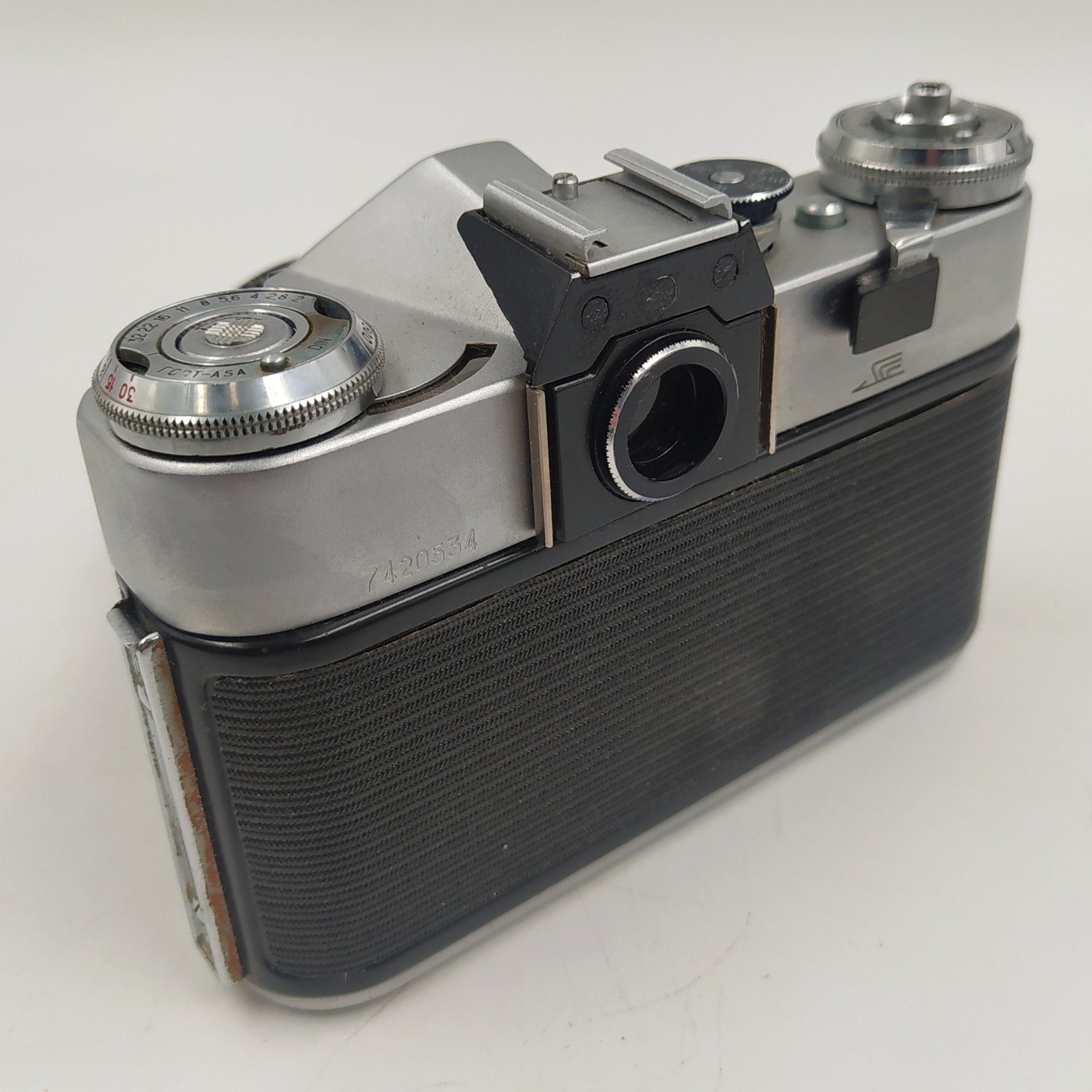 Фотоаппарат "Зенит-Е" с объективом "Гелиос-44-2" в оригинальном кофре, металл, стекло, пластик, кожа, Завод «Зенит», г. Вилейка, СССР, 1974 г., Завод «Зенит»