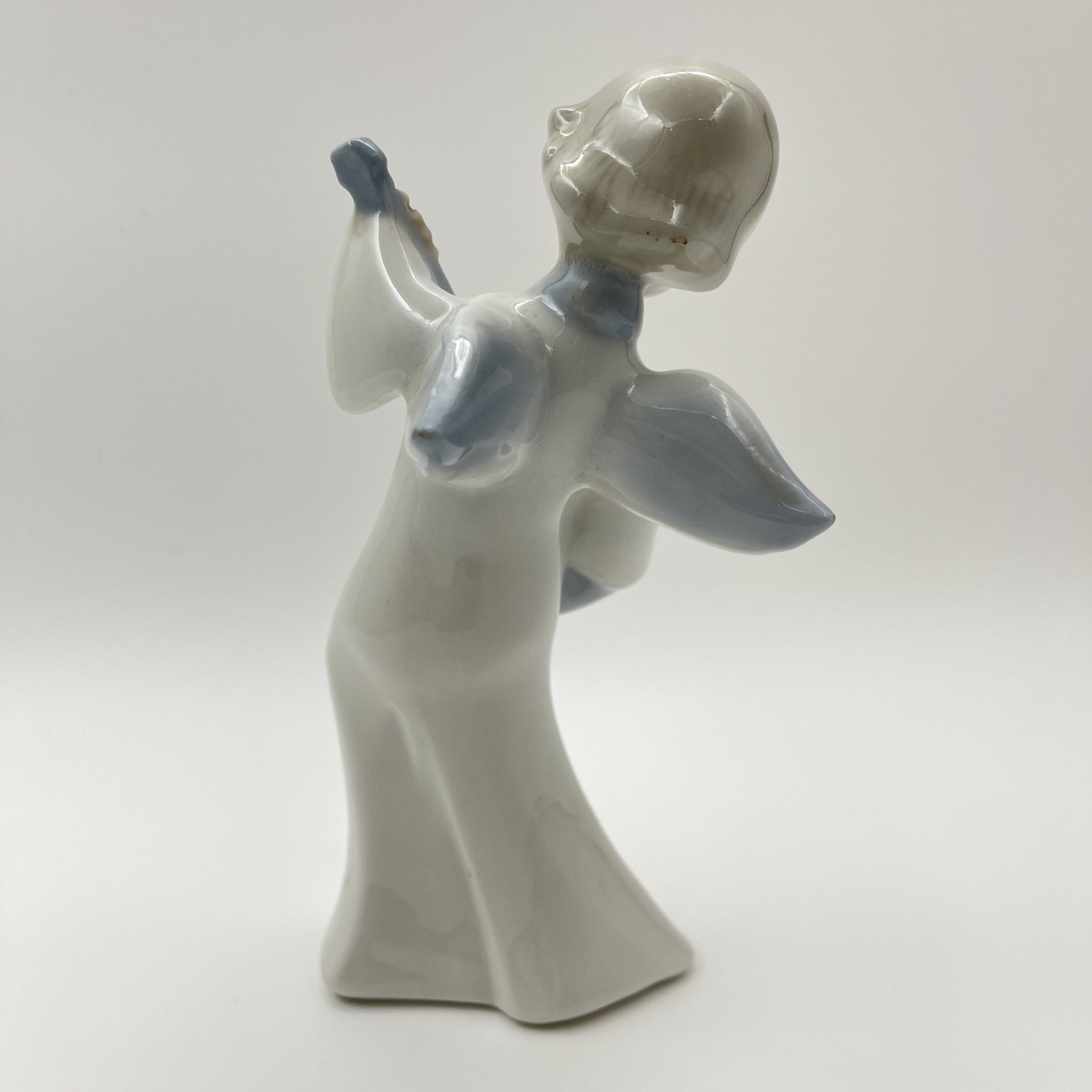 Статуэтка "Ангел с лютней", фарфор, роспись, Tengra, Испания, 1970-2000 гг.