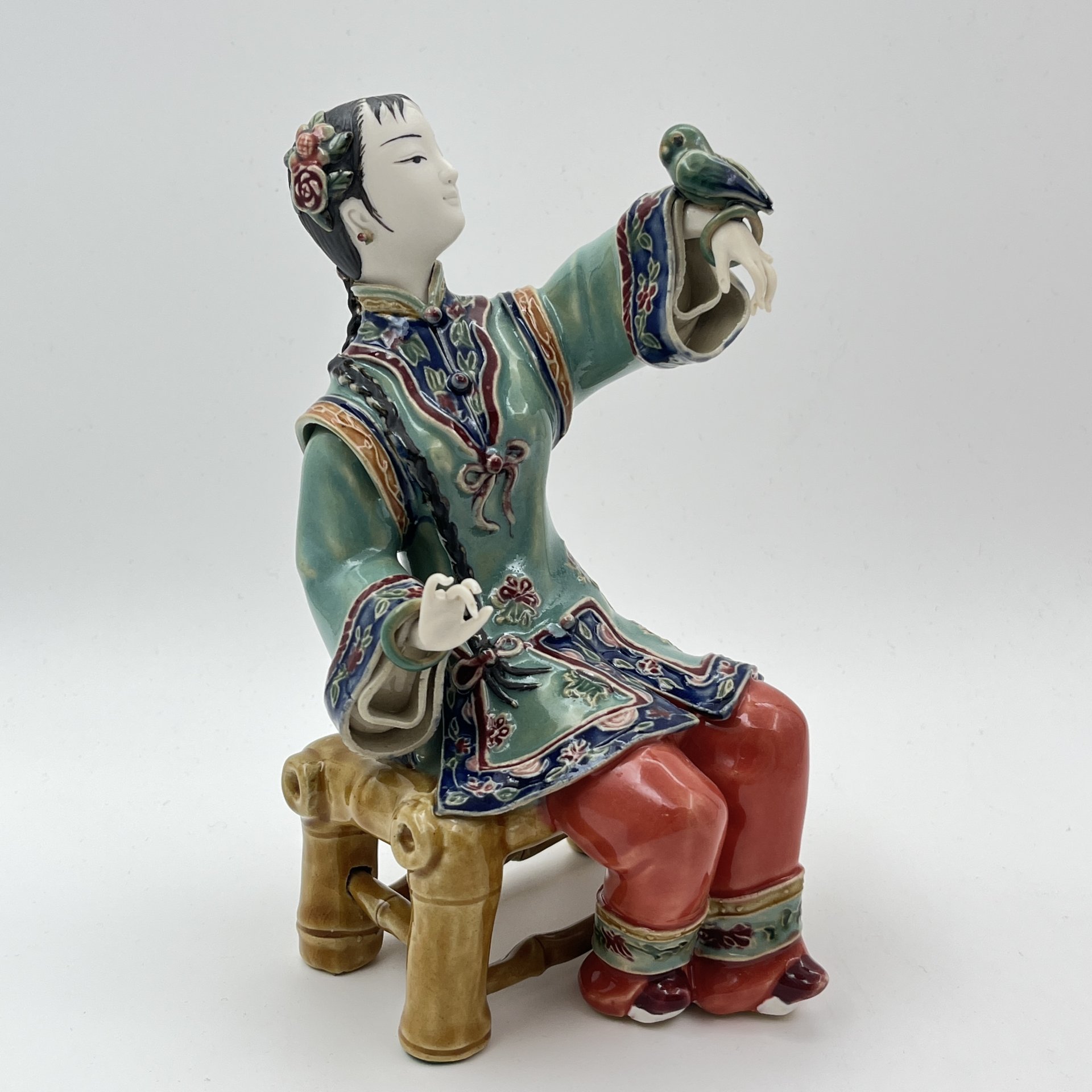 Статуэтка "Китайская девушка с птицей", Shiwan Wucai, керамика, глазурь, роспись, Китай, 1980-2000 гг.