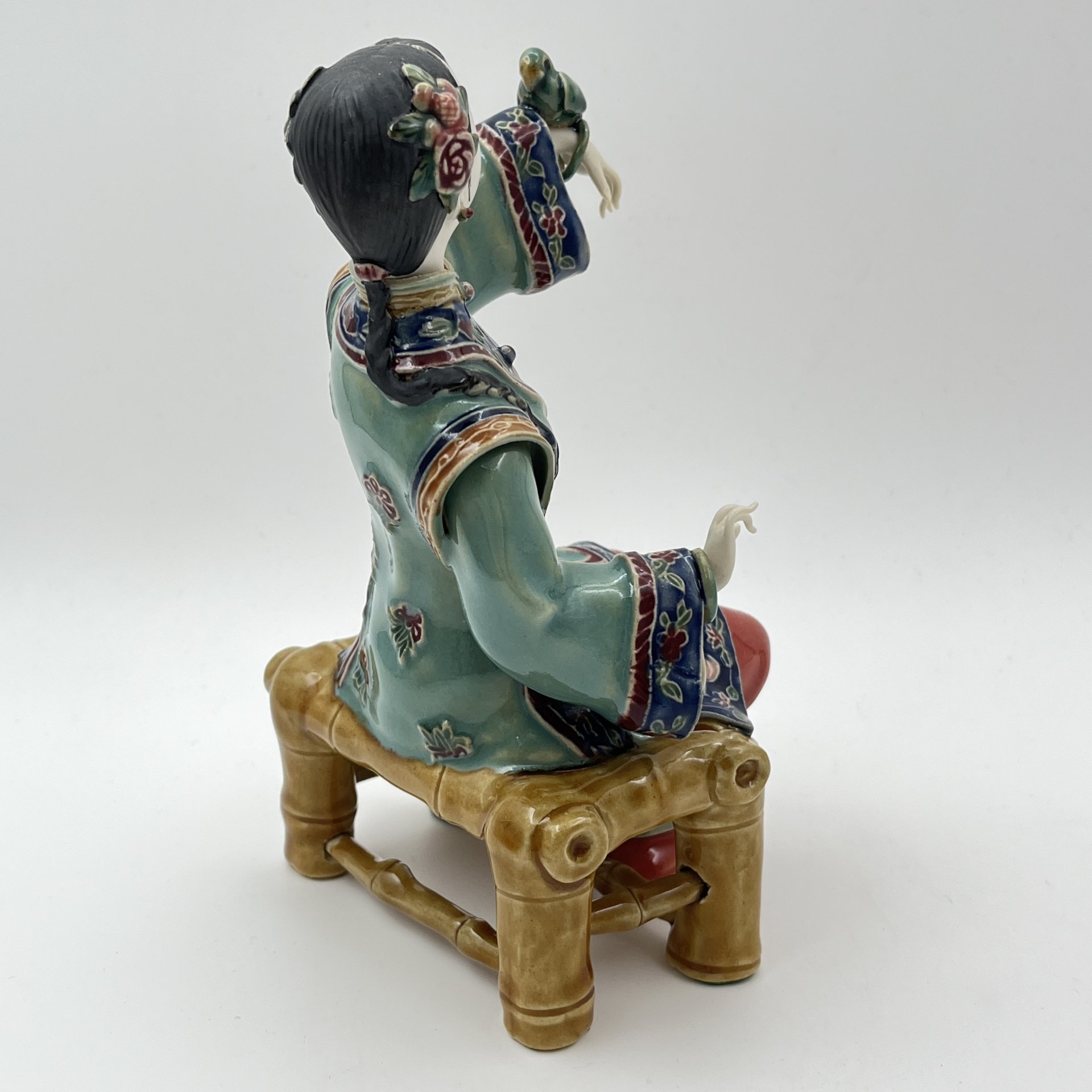 Статуэтка "Китайская девушка с птицей", Shiwan Wucai, керамика, глазурь, роспись, Китай, 1980-2000 гг.