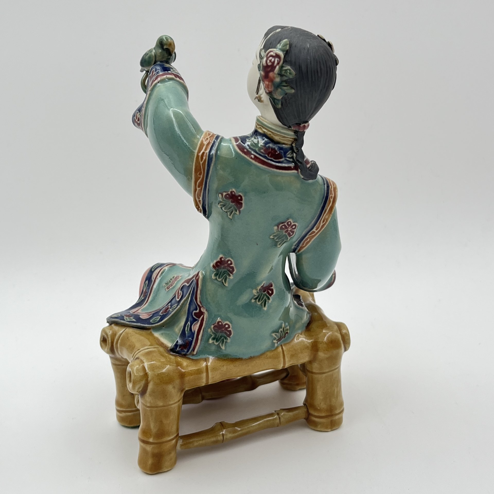 Статуэтка "Китайская девушка с птицей", Shiwan Wucai, керамика, глазурь, роспись, Китай, 1980-2000 гг.