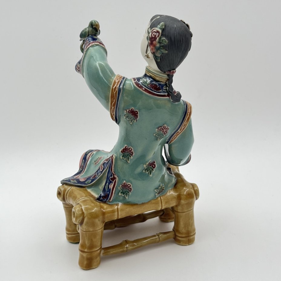 Статуэтка "Китайская девушка с птицей", Shiwan Wucai, керамика, глазурь, роспись, Китай, 1980-2000 гг.