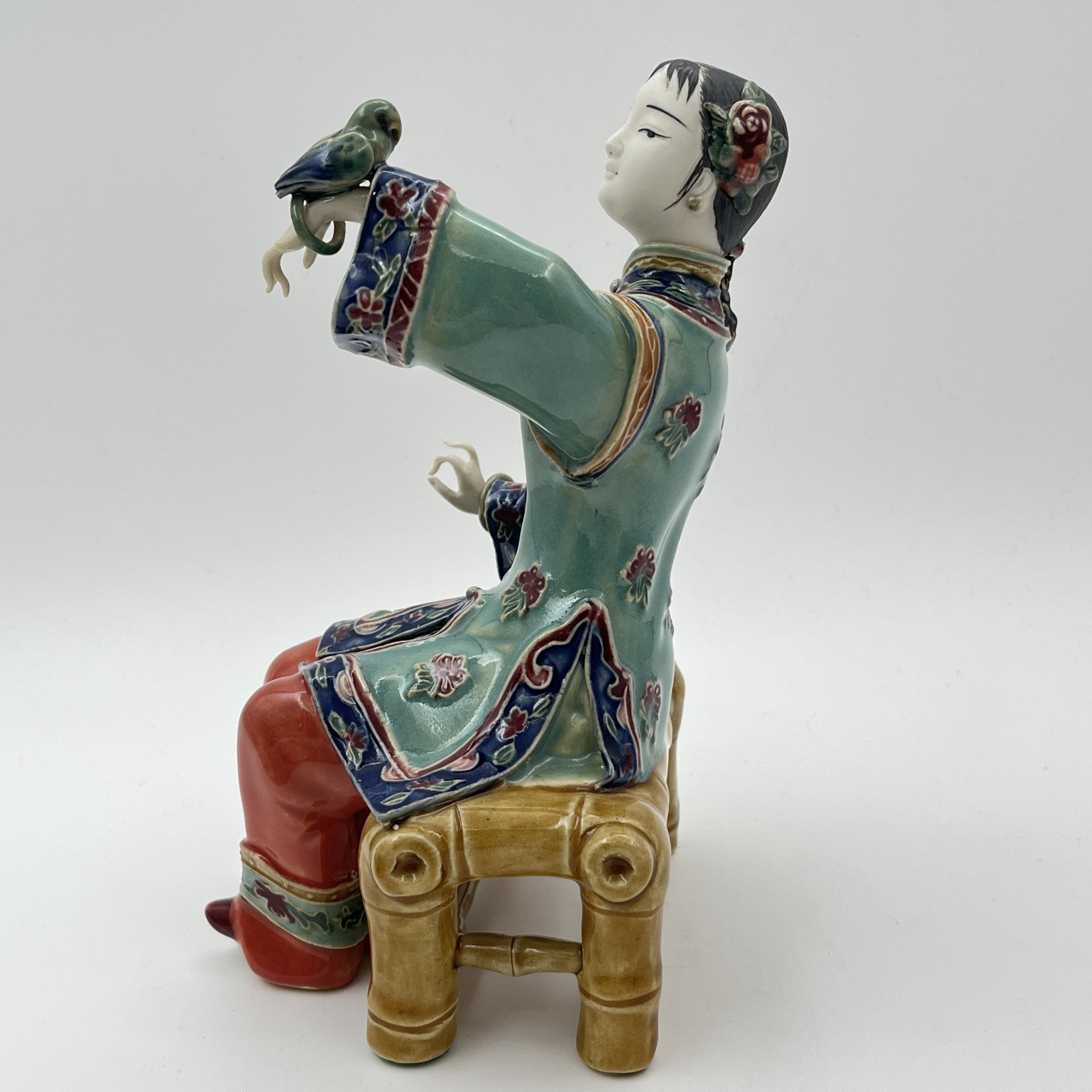 Статуэтка "Китайская девушка с птицей", Shiwan Wucai, керамика, глазурь, роспись, Китай, 1980-2000 гг.