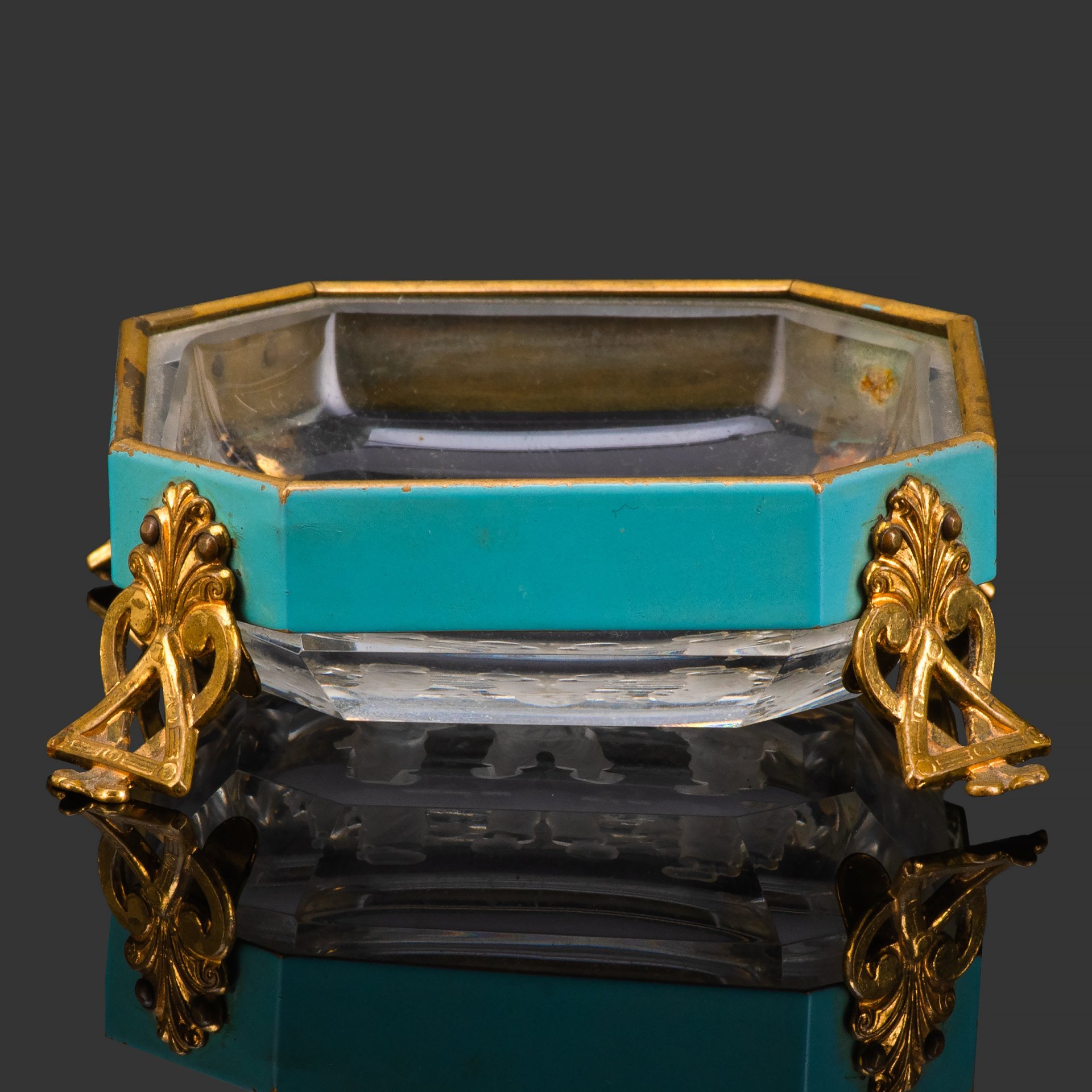 Лоток для мелочей/пепельница "Мальчики с курительными трубками", Heinrich Hoffmann, стекло, инталия, матирование, сплав металлов, Чехия, 1900-1930 гг.