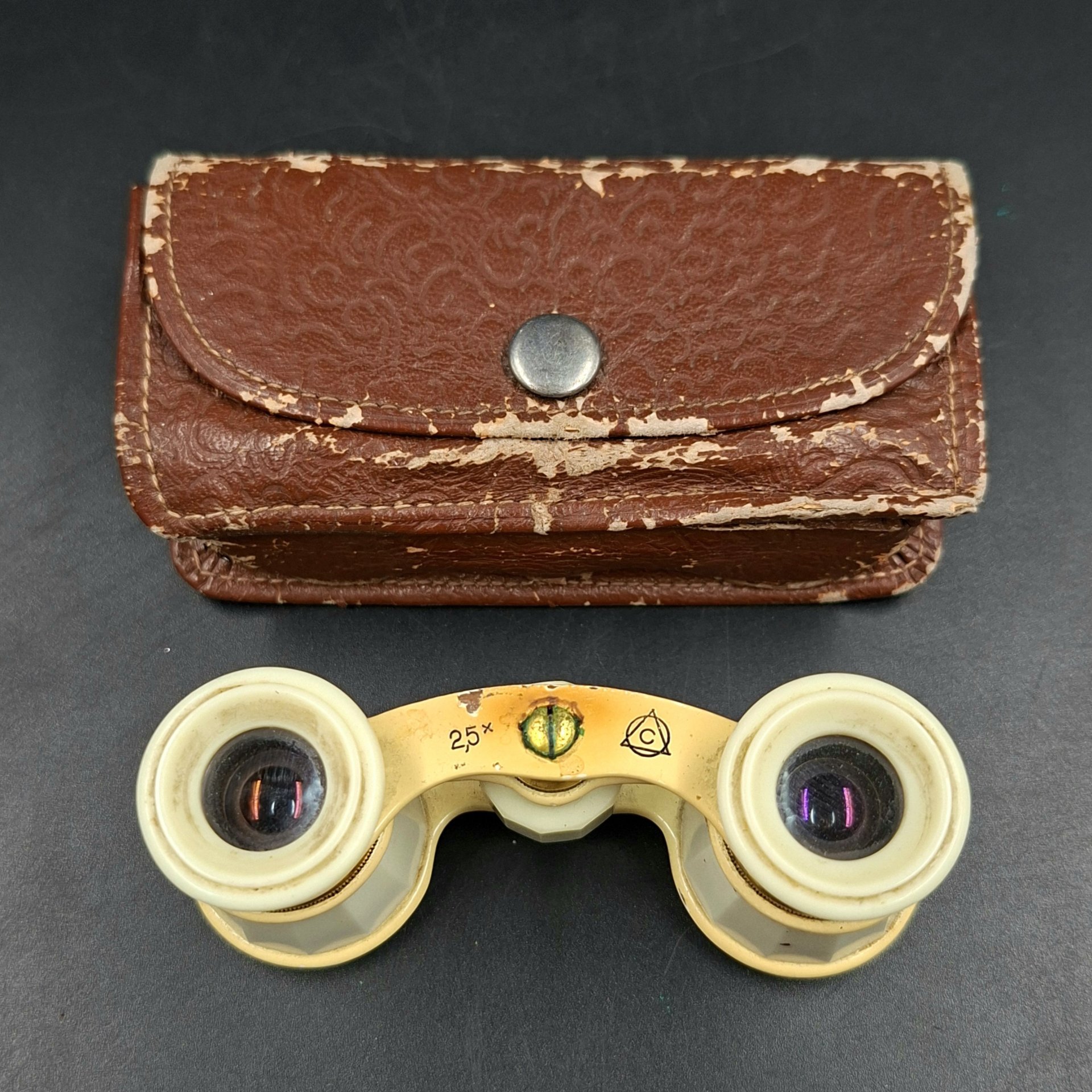 Бинокль театральный в кофре, металл, пластик, стекло, искусственная кожа, Лыткаринский завод оптического стекла (ЛЗОС), СССР, 1950-1980 гг.