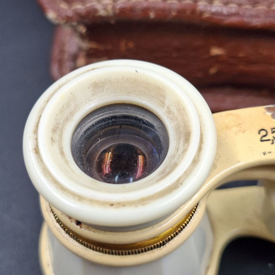 Бинокль театральный в кофре, металл, пластик, стекло, искусственная кожа, Лыткаринский завод оптического стекла (ЛЗОС), СССР, 1950-1980 гг.