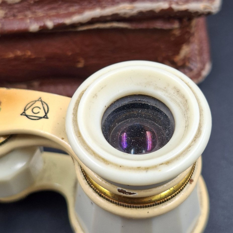 Бинокль театральный в кофре, металл, пластик, стекло, искусственная кожа, Лыткаринский завод оптического стекла (ЛЗОС), СССР, 1950-1980 гг.