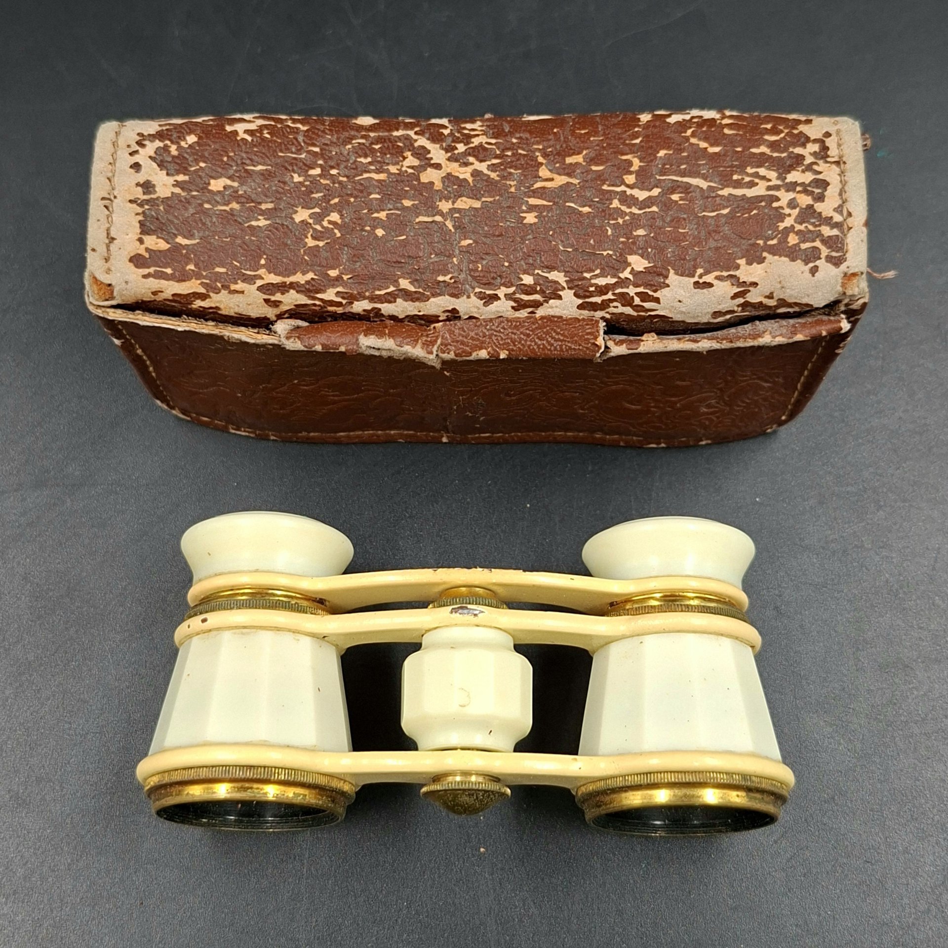 Бинокль театральный в кофре, металл, пластик, стекло, искусственная кожа, Лыткаринский завод оптического стекла (ЛЗОС), СССР, 1950-1980 гг.