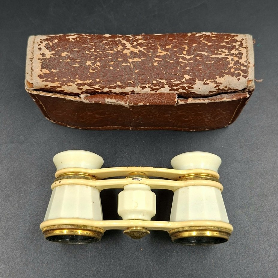 Бинокль театральный в кофре, металл, пластик, стекло, искусственная кожа, Лыткаринский завод оптического стекла (ЛЗОС), СССР, 1950-1980 гг.