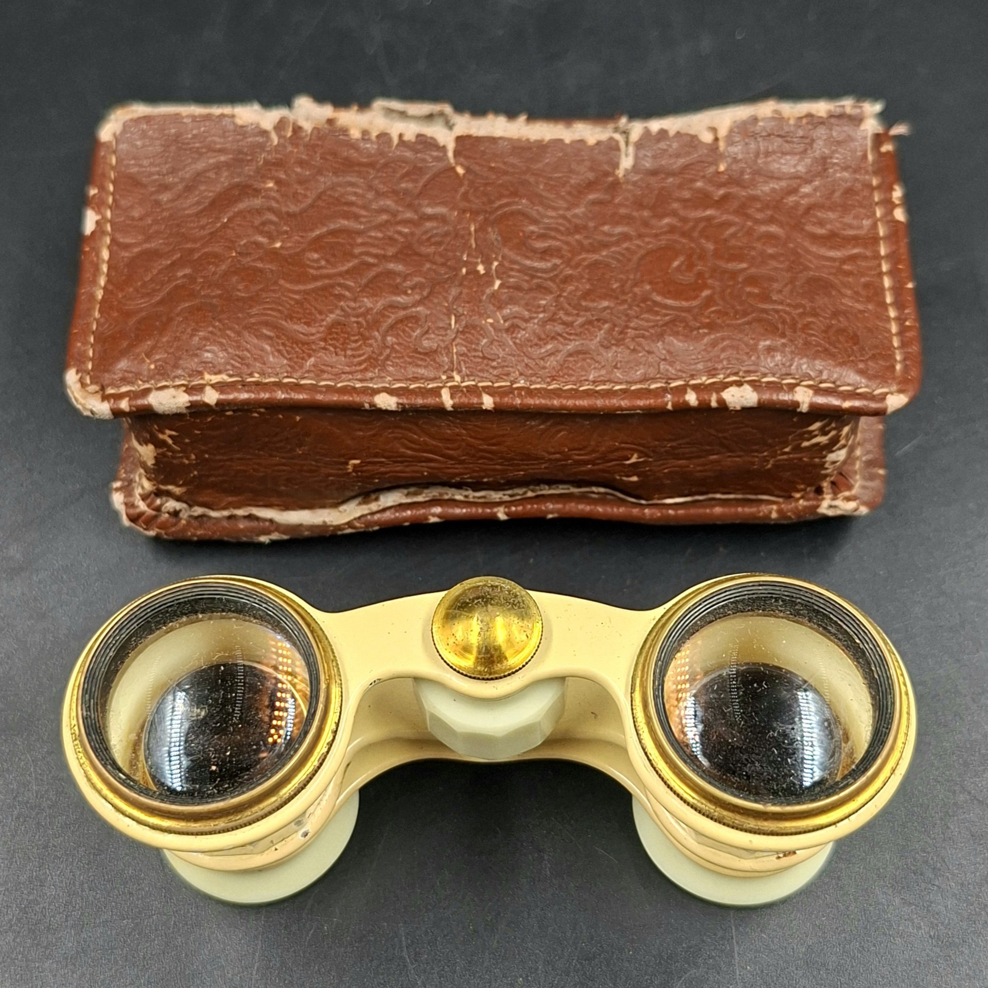 Бинокль театральный в кофре, металл, пластик, стекло, искусственная кожа, Лыткаринский завод оптического стекла (ЛЗОС), СССР, 1950-1980 гг.