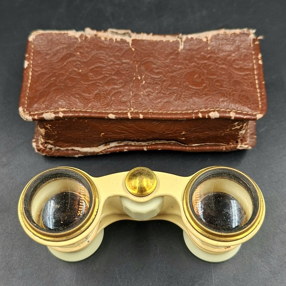 Бинокль театральный в кофре, металл, пластик, стекло, искусственная кожа, Лыткаринский завод оптического стекла (ЛЗОС), СССР, 1950-1980 гг.