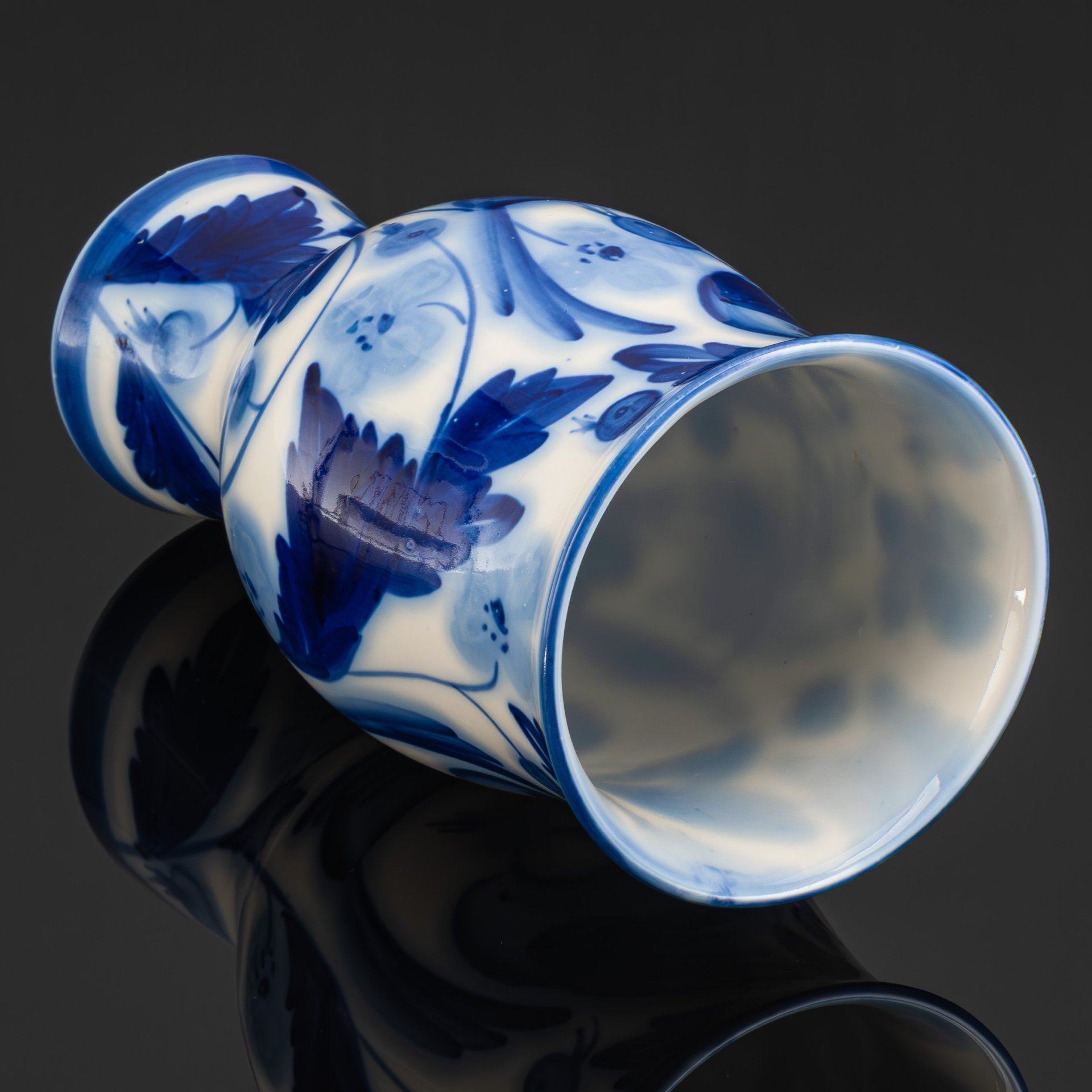 Ваза "Трясогузки", форма "Цветок", автор рисунка В.М. Городецкий, фарфор, роспись, Ленинградский фарфоровый завод (ЛФЗ), СССР, 1960-1980 гг.