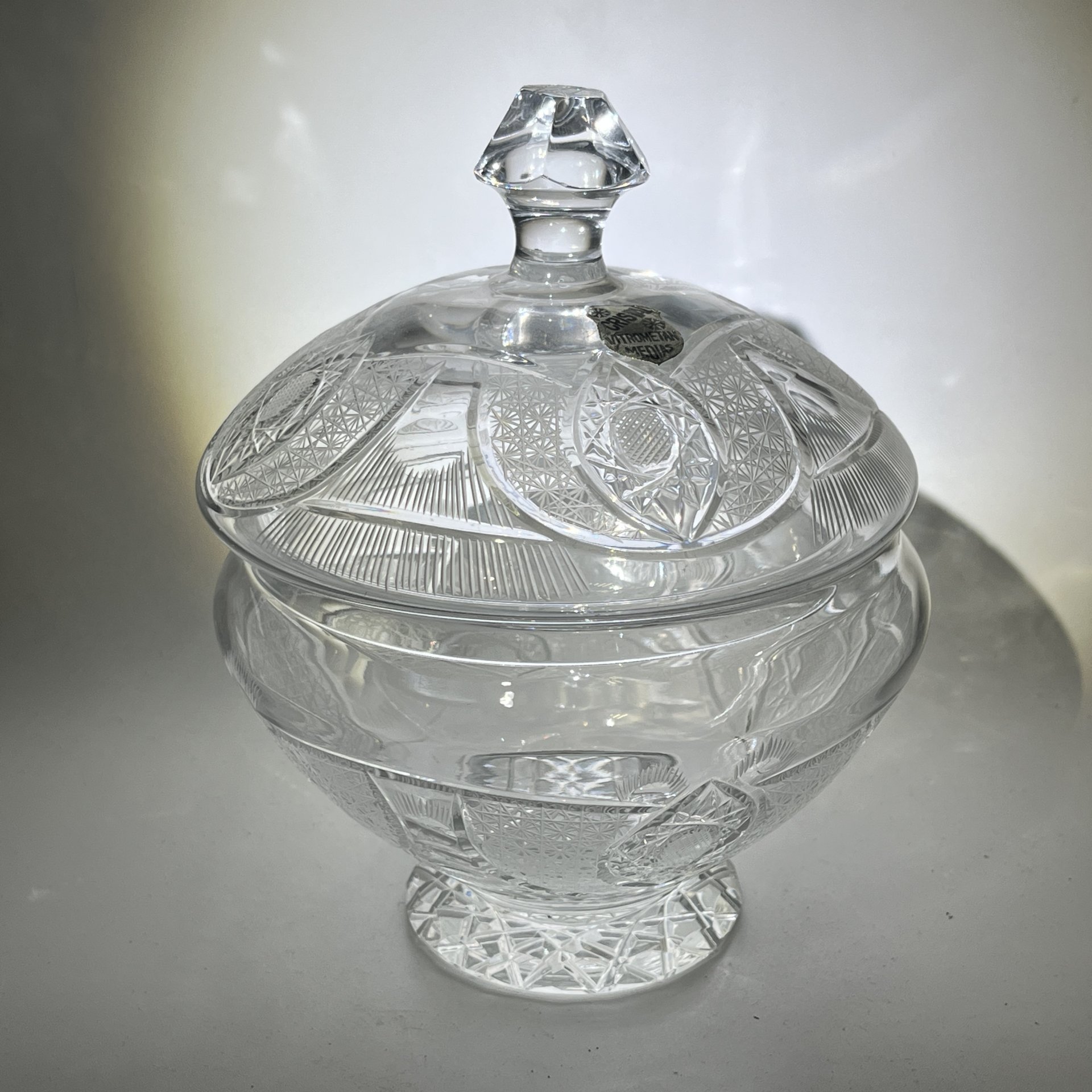 Ваза для десерта (бонбоньерка) с резным геометрическим декором, Vitrometan Medias