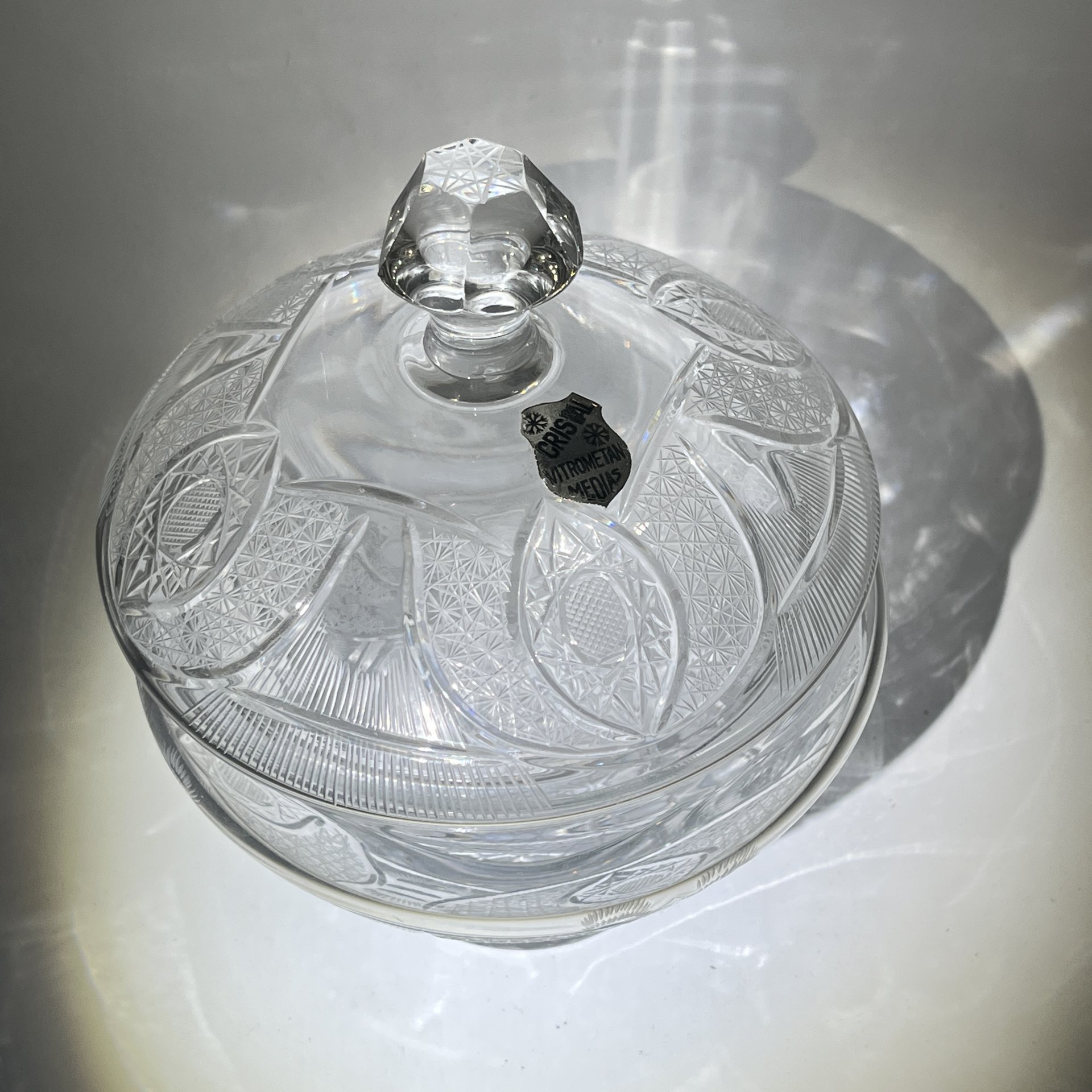 Ваза для десерта (бонбоньерка) с резным геометрическим декором, Vitrometan Medias