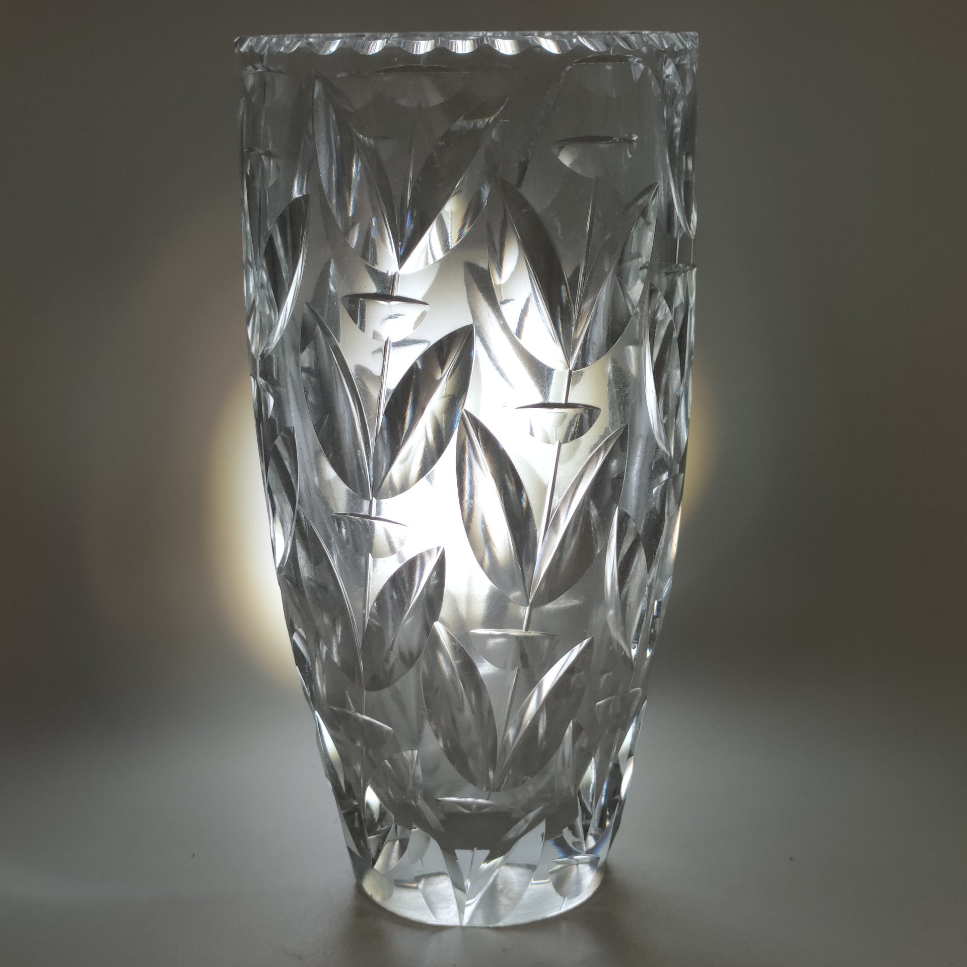 Ваза с рельефным растительным декором, хрусталь, СССР, 1970-1990 гг.