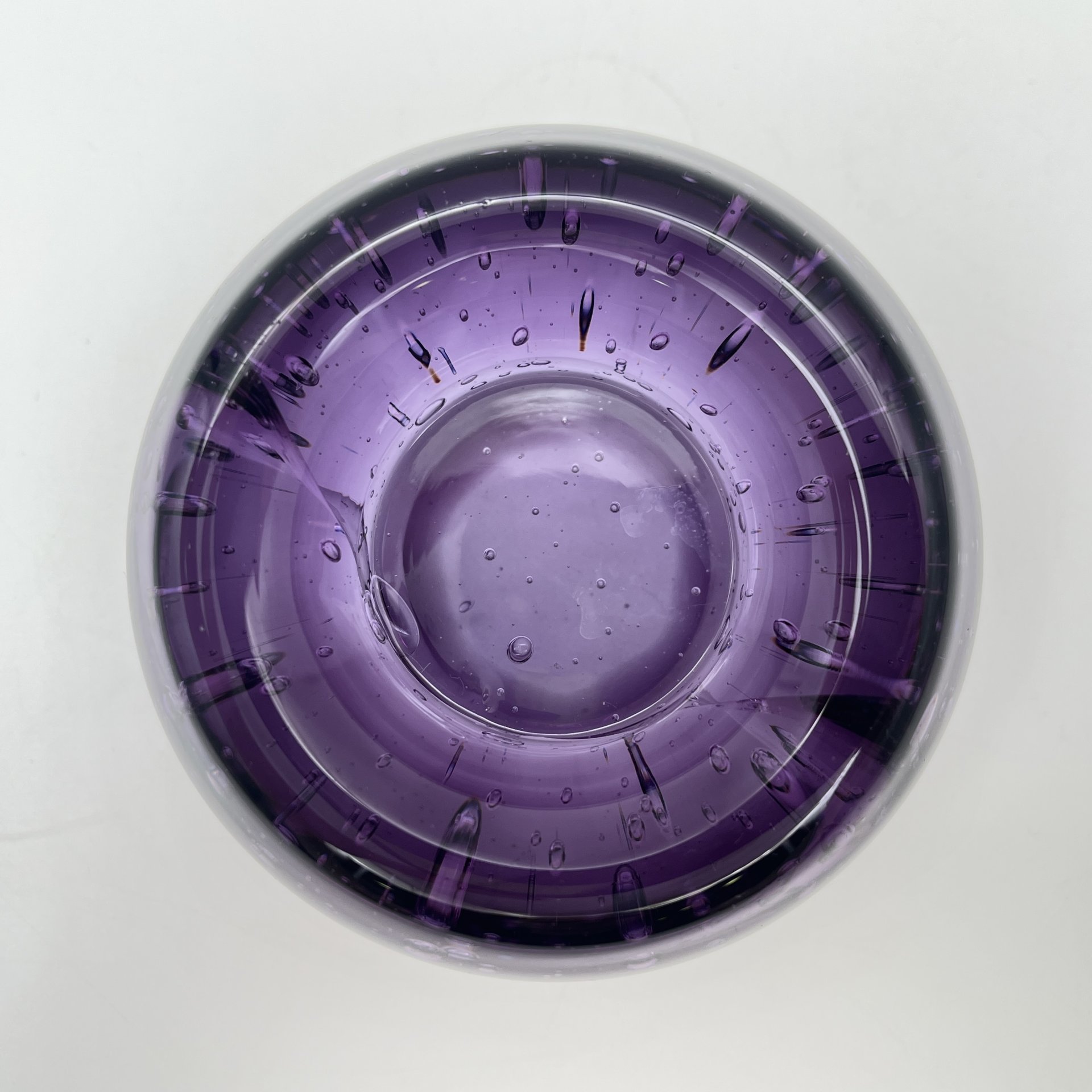 Подсвечник фиолетового цвета с декором "бульгазе", цветное стекло, Европа, 1970-2000 гг.