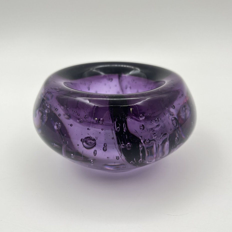 Подсвечник фиолетового цвета с декором "бульгазе"