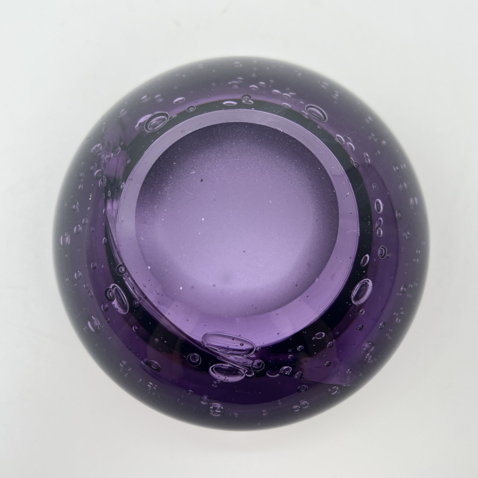 Подсвечник фиолетового цвета с декором "бульгазе", цветное стекло, Европа, 1970-2000 гг.