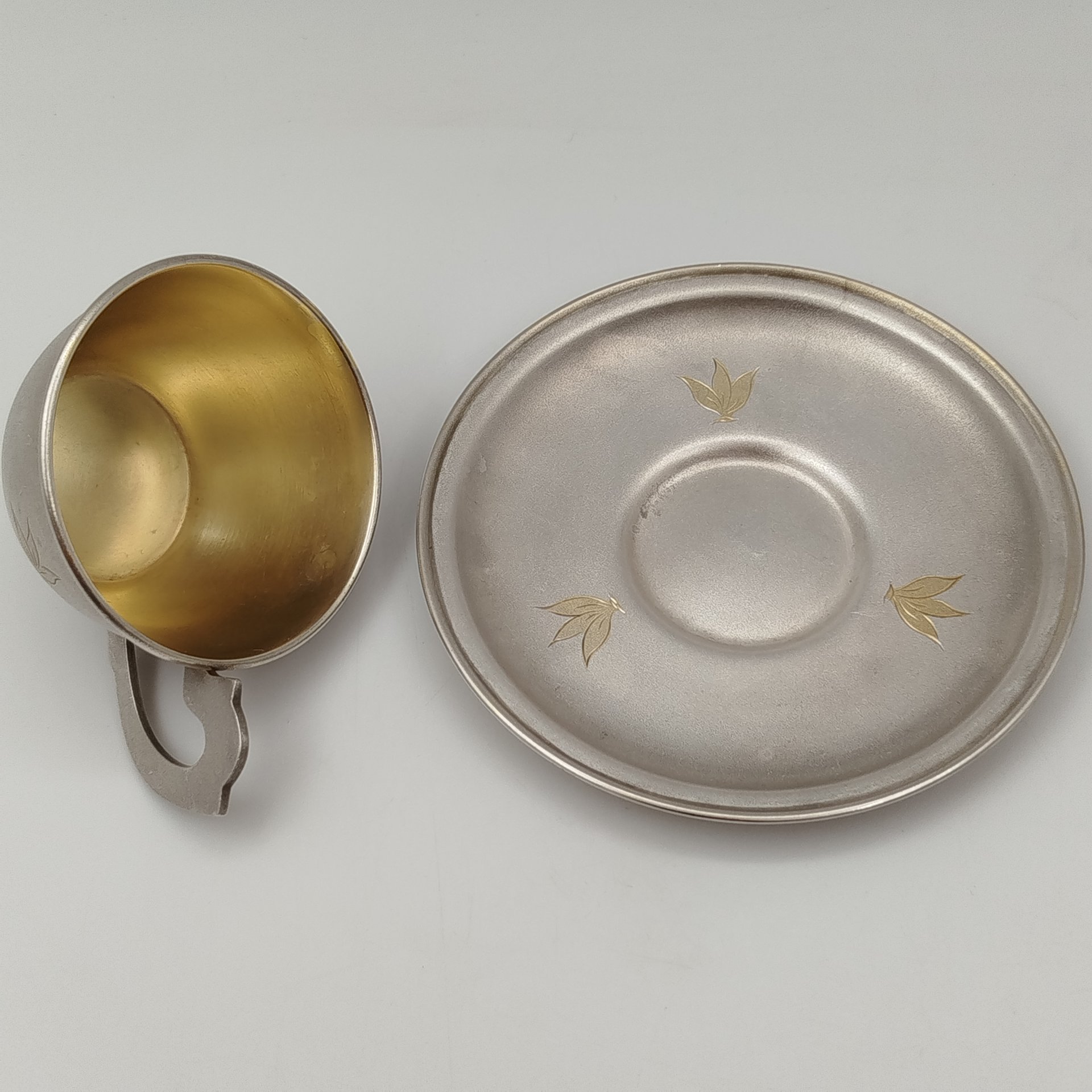 Пара кофейная с цветочным декором, мельхиор (медь-никель), золочение, Мстерская художественная фабрика  «Ювелир», СССР, 1967 г., Мстерская художественная фабрика  «Ювелир»